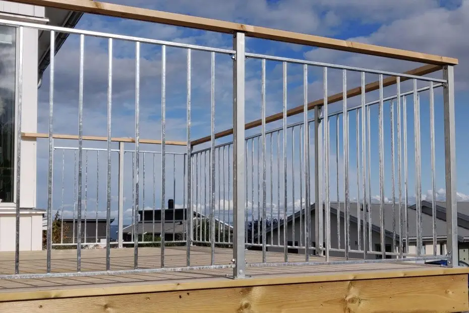 Galvat räcke med stående stänger