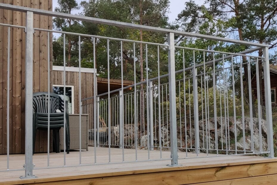 Räcke med stående stänger