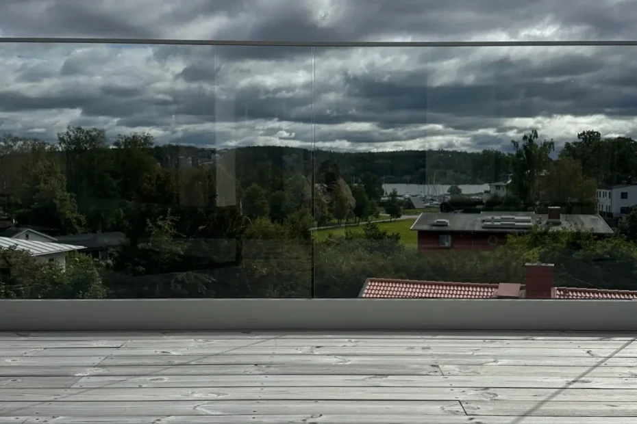 Stolpfritt glasräcke