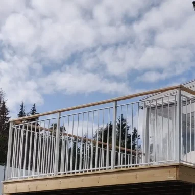 Galvat räcke Räcke med stänger i galvat utförande