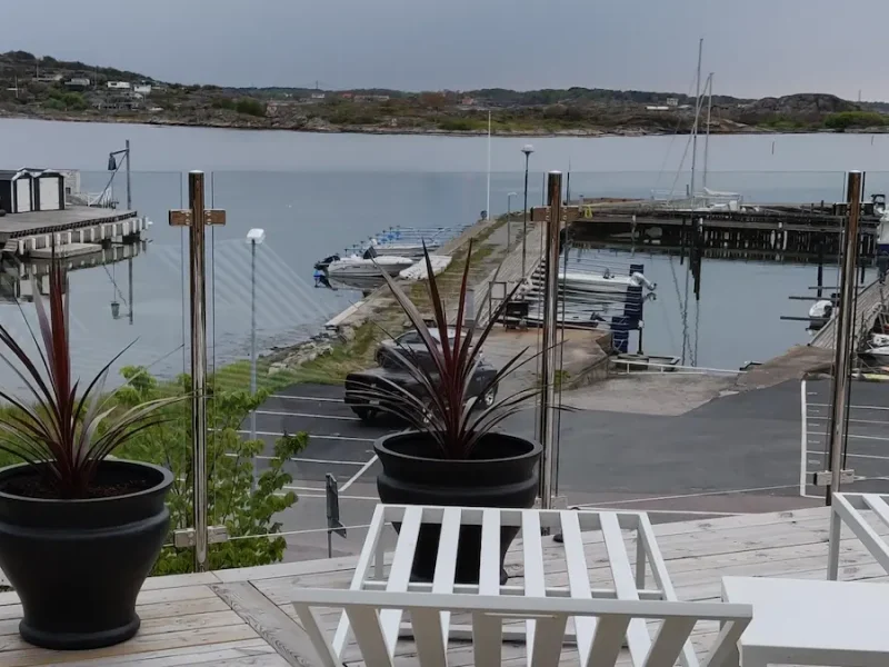 Glasräcke polerat rostfritt stål