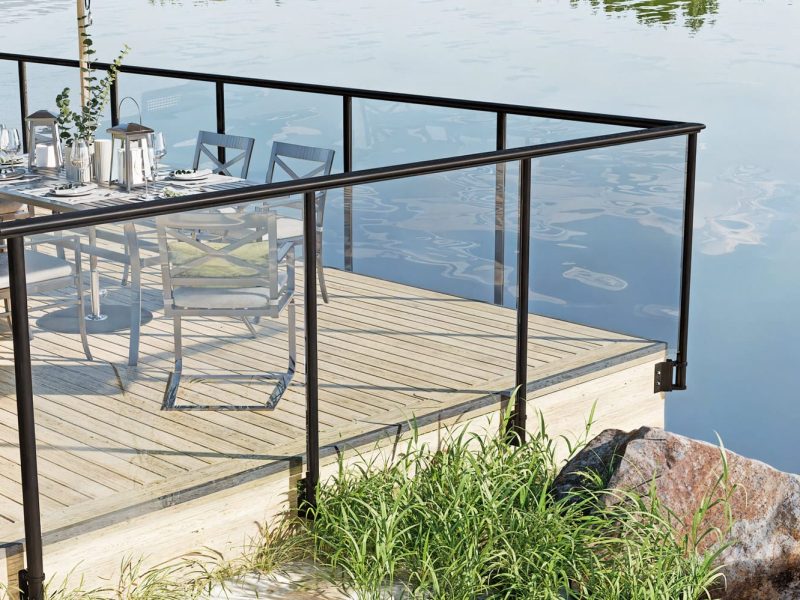 Glaasräcke sidomonterde runda stolpar i aluminium