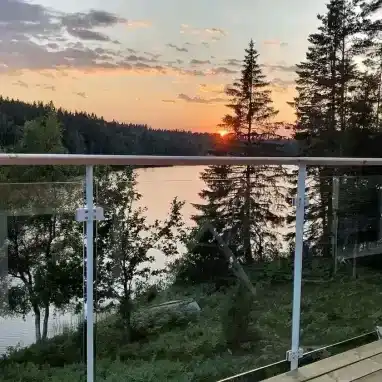 Nordic-Glas-40×10-stolpar-small Glasräcke, lackerade stolpar