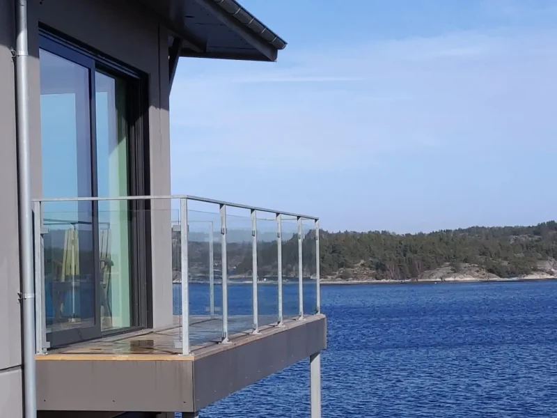 Glasräcke varmgalvade stolpar i 40x40 profil